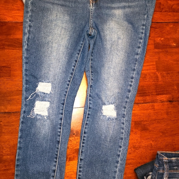 Booty Shaping Skinny Jeans - Picture 3 of 3